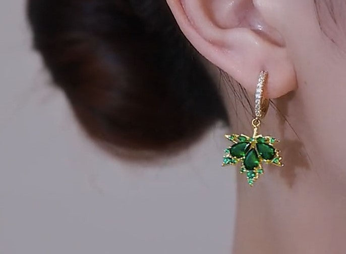 Maple Leaf Earrings Women'sRetro Minority Simple And Light Luxury Ear Rings